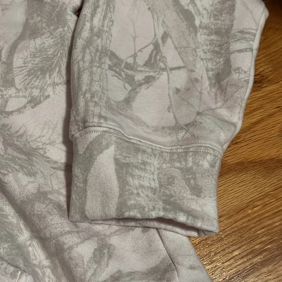 Hollister Feel Good Oversized Pink Camo Hoodie - Picture 4 of 8